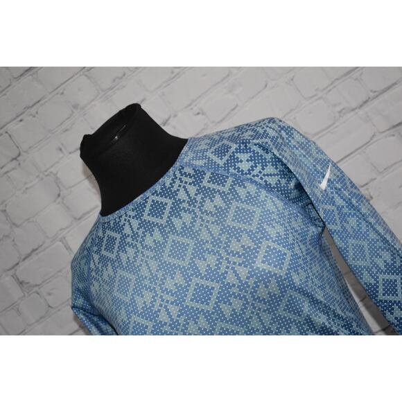 Nike PRO Gym Shirt Womens Size Medium Polyester Dri-Fit Performance Thumb Holes - Picture 2 of 10